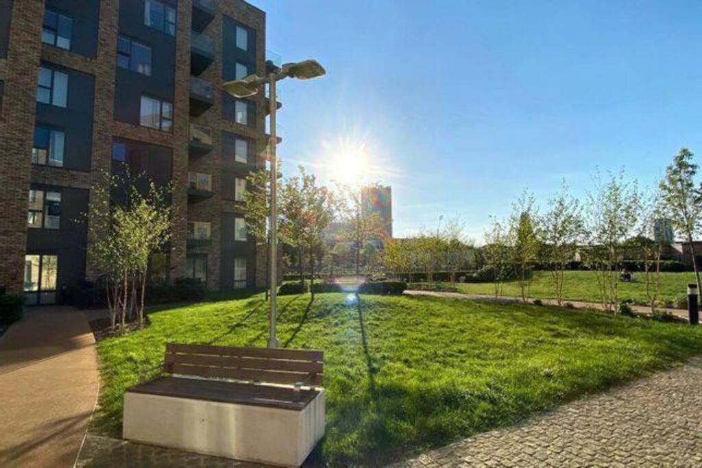 Luxury 2 Bed Ensuite 2 Bathroom East Croydon *