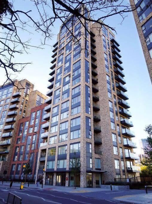 Luxury 2 Bed Ensuite 2 Bathroom East Croydon Apartment *
