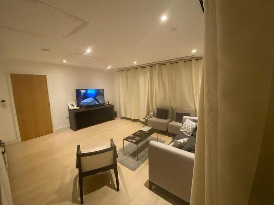 Apartment Luxury 2 Bed Ensuite 2 Bathroom East Croydon